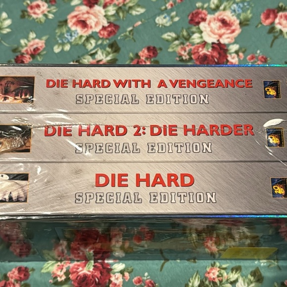 📼 DIE HARD _ SPECIAL EDITION TRILOGY Sealed, unopened VHS tapes. Movies 🍿 💫 - Picture 2 of 7